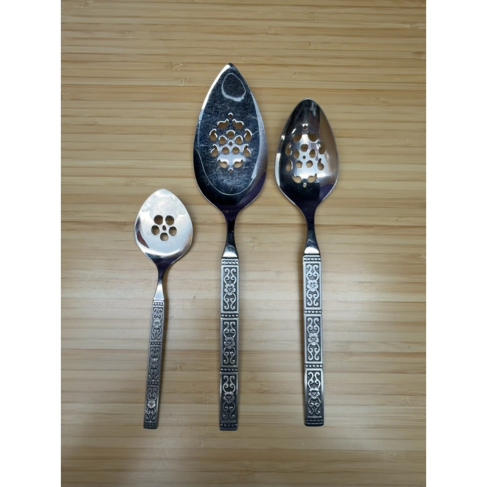 Oneida Isabella Pierced Serving Utensils Lot of 3 Spoons Flat Server